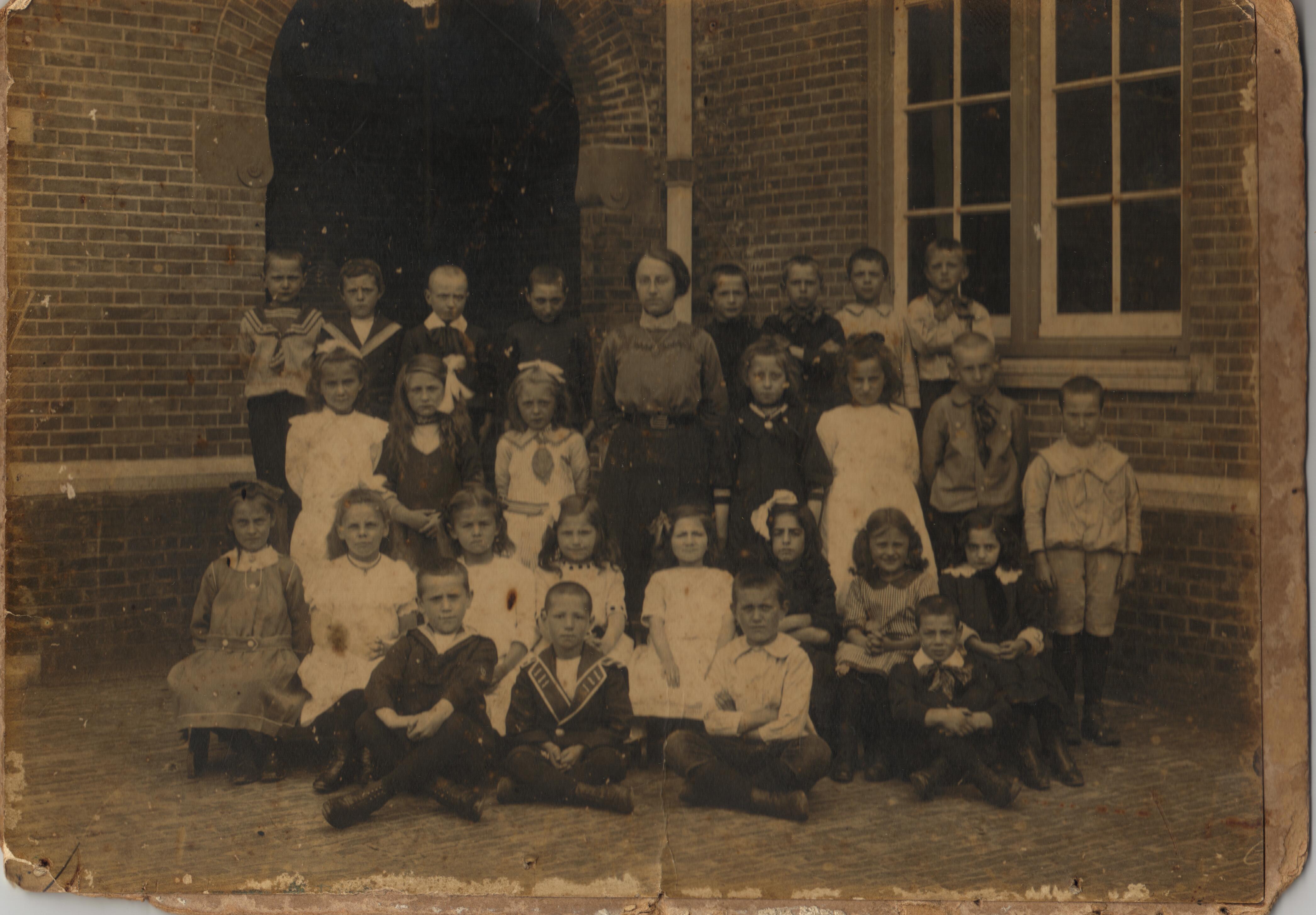 Opa Kreeftenberg klassefoto lagere school